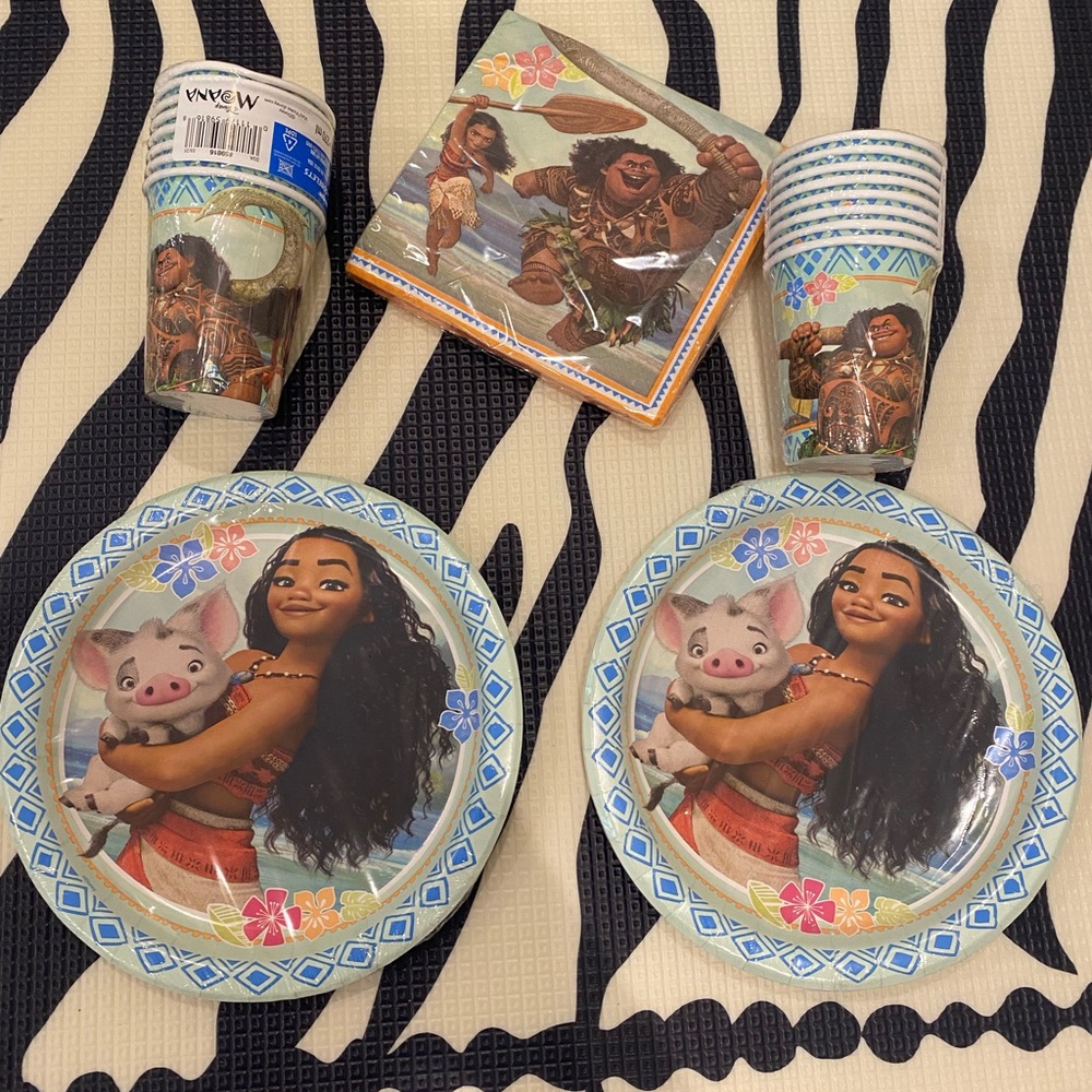 Moana Party Supplies (brand new plates, napkins and cups included - serves 16)